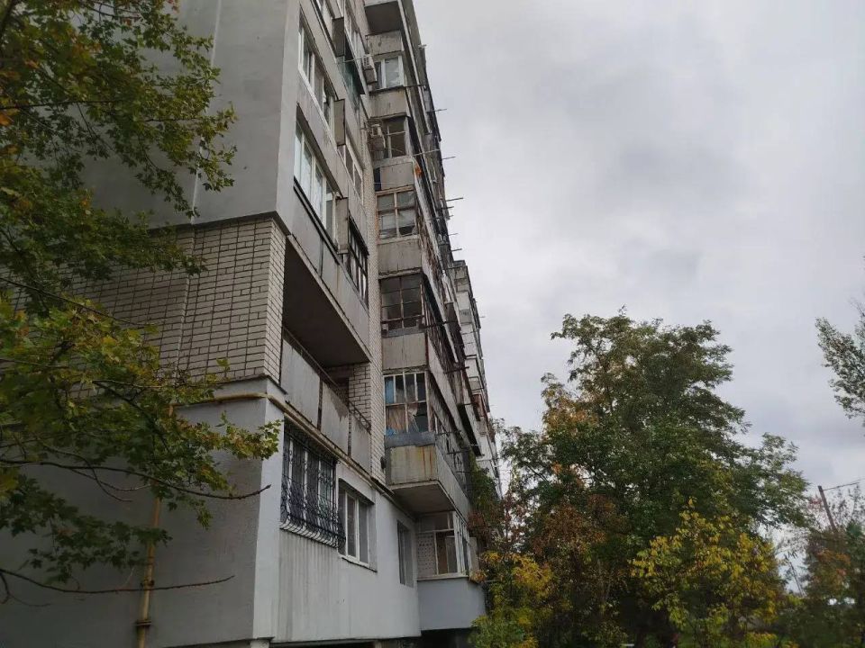 Владимир Оганесов: Важно!. В результате артиллерийского обстрела повреждены два многоквартирных дома в городе Новая Каховка: поврежден фасад здания, выбито около 20 окон Владимир Оганесов: Важно!. В результате артиллерийского обстрела повреждены два многоквартирных дома в городе Новая Каховка: поврежден фасад здания, выбито около 20 окон