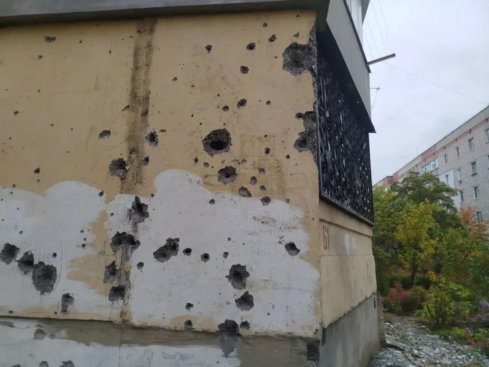 Владимир Оганесов: Важно!. В результате артиллерийского обстрела повреждены два многоквартирных дома в городе Новая Каховка: поврежден фасад здания, выбито около 20 окон Владимир Оганесов: Важно!. В результате артиллерийского обстрела повреждены два многоквартирных дома в городе Новая Каховка: поврежден фасад здания, выбито около 20 окон