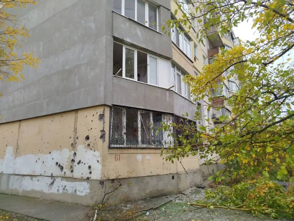 Владимир Оганесов: Важно!. В результате артиллерийского обстрела повреждены два многоквартирных дома в городе Новая Каховка: поврежден фасад здания, выбито около 20 окон Владимир Оганесов: Важно!. В результате артиллерийского обстрела повреждены два многоквартирных дома в городе Новая Каховка: поврежден фасад здания, выбито около 20 окон