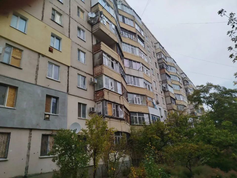 Владимир Оганесов: Важно!. В результате артиллерийского обстрела повреждены два многоквартирных дома в городе Новая Каховка: поврежден фасад здания, выбито около 20 окон Владимир Оганесов: Важно!. В результате артиллерийского обстрела повреждены два многоквартирных дома в городе Новая Каховка: поврежден фасад здания, выбито около 20 окон