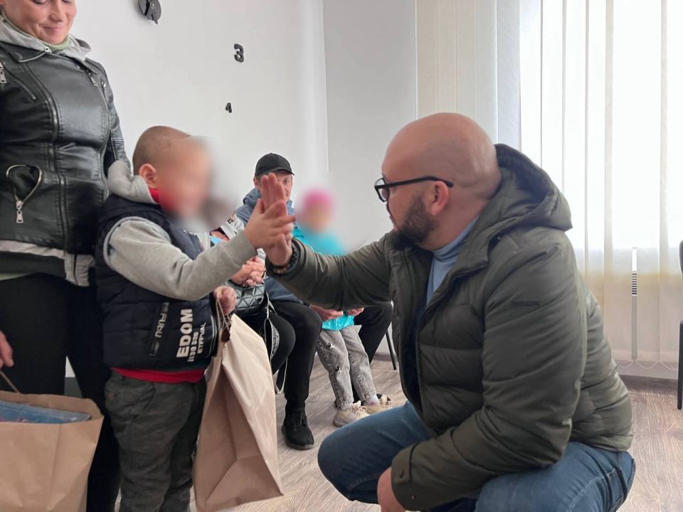 Сергей Георгиев: Забота и поддержка: детям прифронтовых территорий передали подарки в Рубановке Сергей Георгиев: Забота и поддержка: детям прифронтовых территорий передали подарки в Рубановке