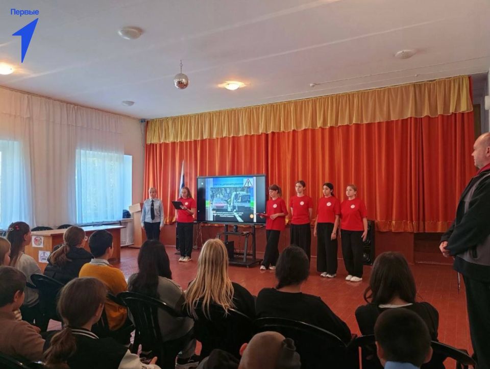 Первые Чаплинской школы напомнили о важности безопасности на дороге Первые Чаплинской школы напомнили о важности безопасности на дороге