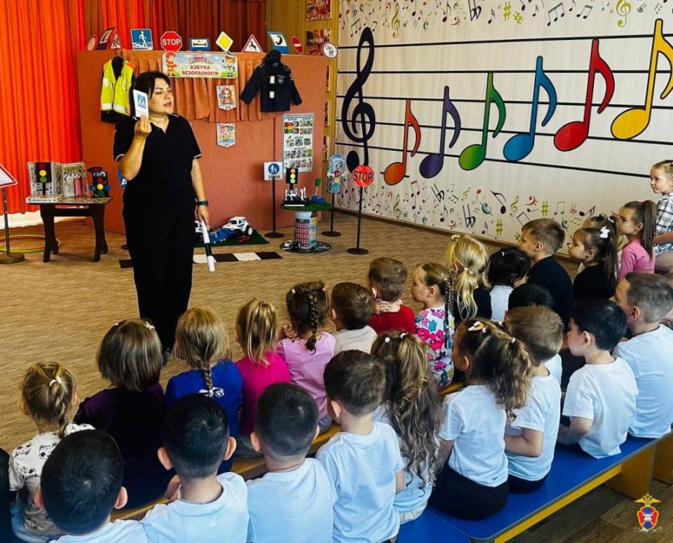 В Херсонской области сотрудники Госавтоинспекции провели профилактическое мероприятие для воспитанников детского сада В Херсонской области сотрудники Госавтоинспекции провели профилактическое мероприятие для воспитанников детского сада