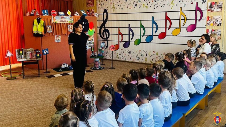 В Херсонской области сотрудники Госавтоинспекции провели профилактическое мероприятие для воспитанников детского сада В Херсонской области сотрудники Госавтоинспекции провели профилактическое мероприятие для воспитанников детского сада