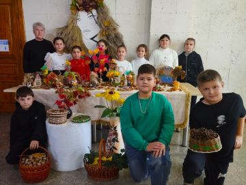 «Золота убранство!»: Выставка юных мастеров открылась в Новоалексеевке