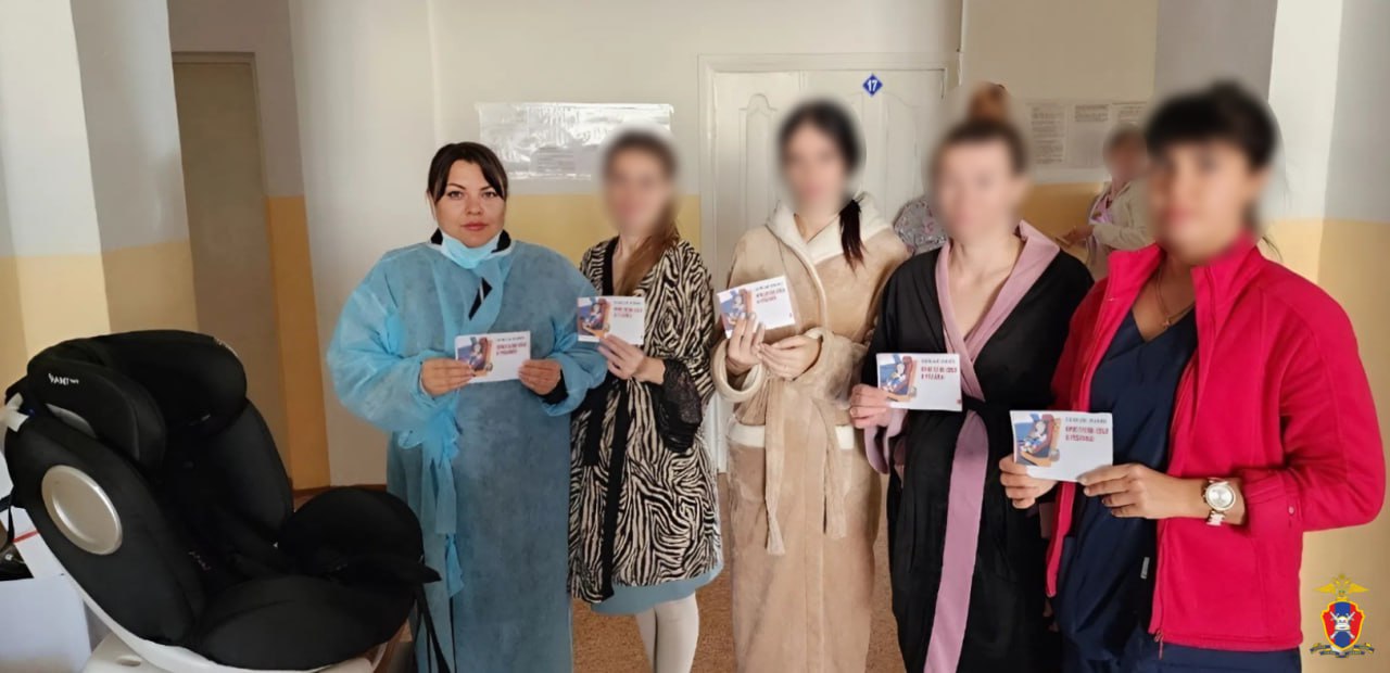 В Геническом округе Херсонской области сотрудники Госавтоинспекции провели беседу с будущими мамами о безопасности новорожденных в автомобиле В Геническом округе Херсонской области сотрудники Госавтоинспекции провели беседу с будущими мамами о безопасности новорожденных в автомобиле
