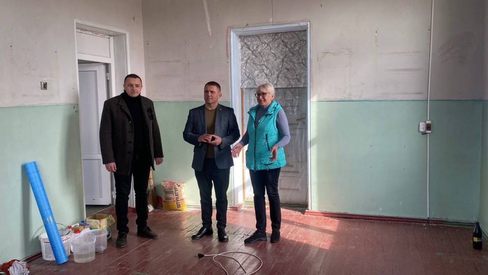При содействии «Единой России» в библиотеку Рубановского культурно-досугового центра передано 3000 книг и строительные материалы для ремонта из Краснодарского края При содействии «Единой России» в библиотеку Рубановского культурно-досугового центра передано 3000 книг и строительные материалы для ремонта из Краснодарского края
