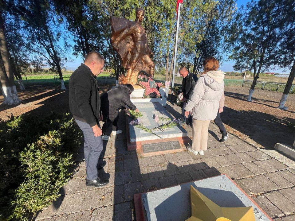 В День белых журавлей акции в память о павших воинах, защищавших Отечество, проходят по всей Херсонской области В День белых журавлей акции в память о павших воинах, защищавших Отечество, проходят по всей Херсонской области