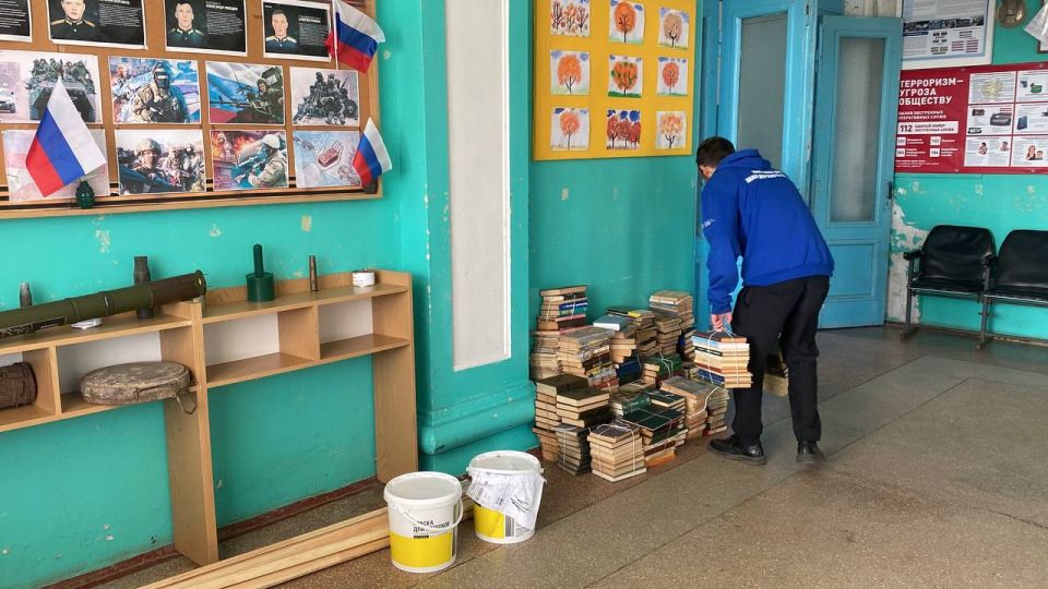При содействии «Единой России» в библиотеку Рубановского культурно-досугового центра передано 3000 книг и строительные материалы для ремонта из Краснодарского края При содействии «Единой России» в библиотеку Рубановского культурно-досугового центра передано 3000 книг и строительные материалы для ремонта из Краснодарского края