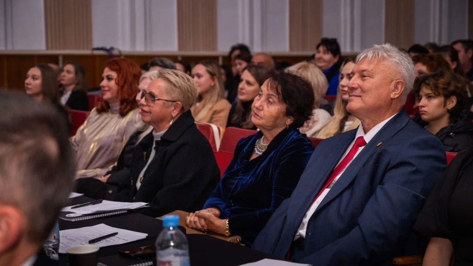 Владимир Сальдо: В Геническе прошёл финал конкурса «Пушкинская красавица» Владимир Сальдо: В Геническе прошёл финал конкурса «Пушкинская красавица»