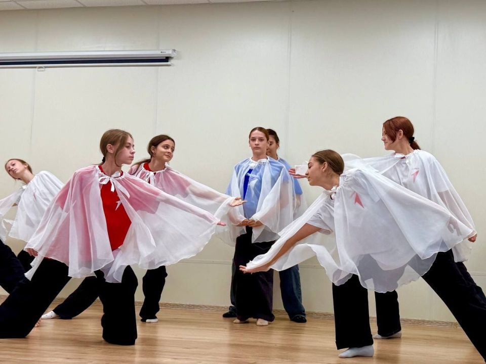 Офицеры СУ СК России по Херсонской области провели встречу с директорами и учителями школ региона Офицеры СУ СК России по Херсонской области провели встречу с директорами и учителями школ региона