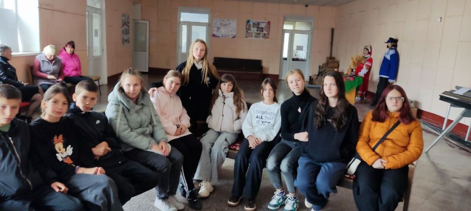 24 октября в Нижнесерогозском центре культуры и досуга прошло мероприятие «Матрёшка: Душа России», которое позволило прикоснуться к удивительным страницам русской культуры 24 октября в Нижнесерогозском центре культуры и досуга прошло мероприятие «Матрёшка: Душа России», которое позволило прикоснуться к удивительным страницам русской культуры