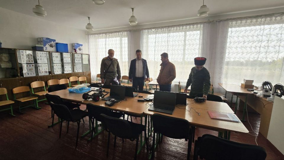 Хлебодаровская школа Чаплинского района отметила свой полувековой юбилей Хлебодаровская школа Чаплинского района отметила свой полувековой юбилей