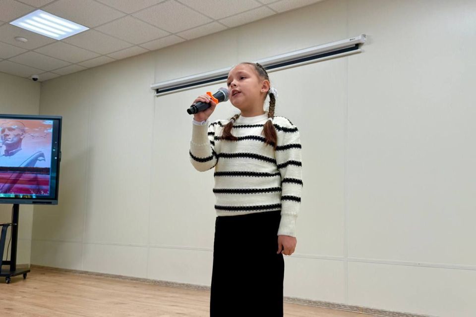 Офицеры СУ СК России по Херсонской области провели встречу с директорами и учителями школ региона Офицеры СУ СК России по Херсонской области провели встречу с директорами и учителями школ региона