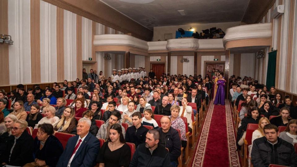 Владимир Сальдо: В Геническе прошёл финал конкурса «Пушкинская красавица» Владимир Сальдо: В Геническе прошёл финал конкурса «Пушкинская красавица»