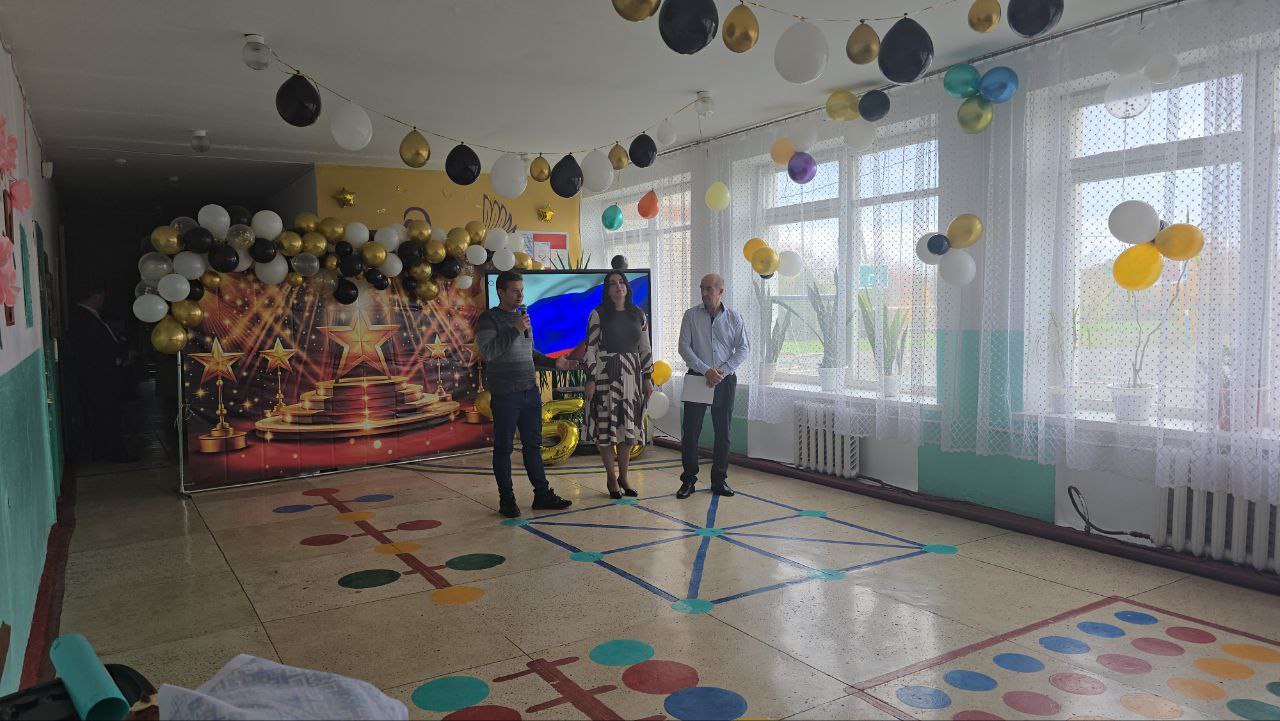 Рамиль Замалетдинов: Сергей Безпятов, мой помощник, принял участие в торжественном мероприятии, посвященном юбилею Хлебодаровской школы в Чаплинском районе Рамиль Замалетдинов: Сергей Безпятов, мой помощник, принял участие в торжественном мероприятии, посвященном юбилею Хлебодаровской школы в Чаплинском районе
