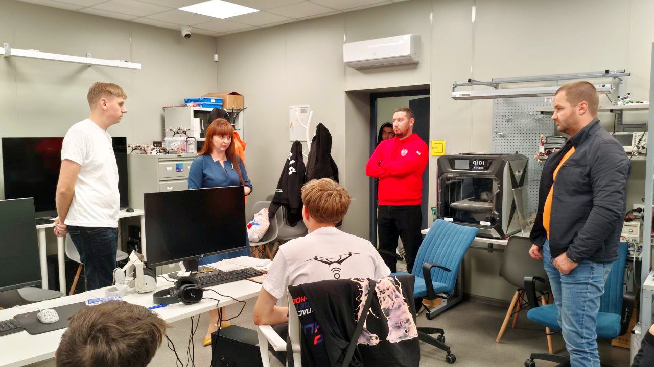 Киберспортсмены Херсонского технического университета получили награды из рук министра Киберспортсмены Херсонского технического университета получили награды из рук министра
