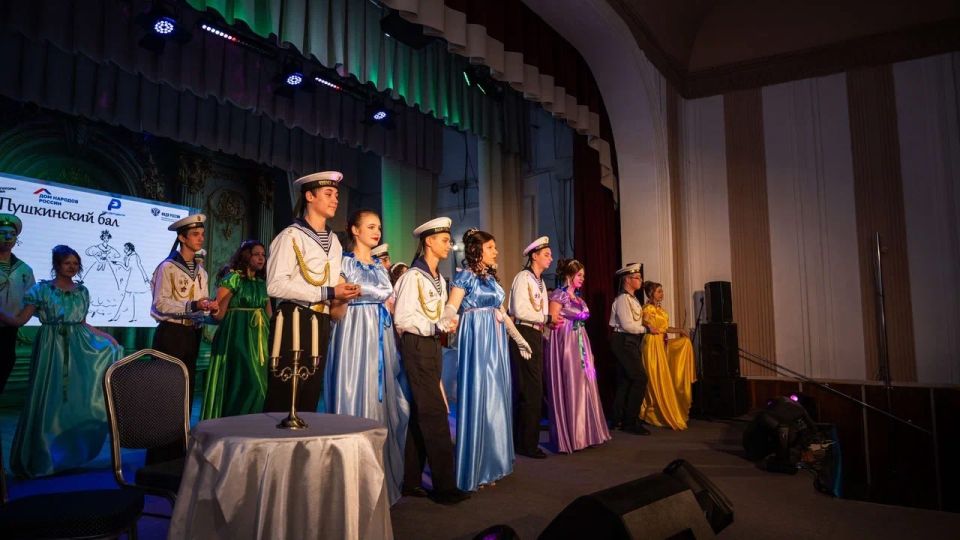 Владимир Сальдо: В Геническе прошёл финал конкурса «Пушкинская красавица» Владимир Сальдо: В Геническе прошёл финал конкурса «Пушкинская красавица»