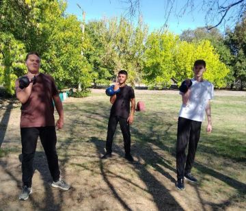 В селе Тавричанка прошли соревнования по гиревому спорту, приуроченные к Всероссийскому дню гимнастики