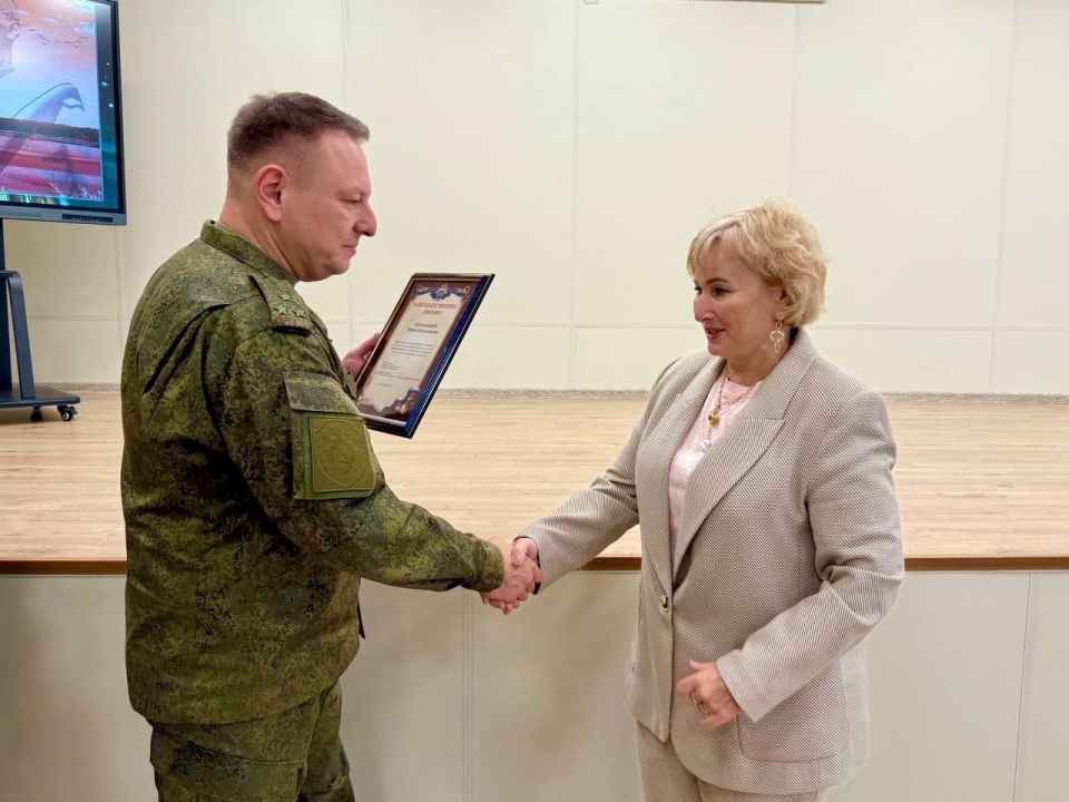 Представители Следственного управления СК России по Херсонской области вручили награды педагогам Херсонщины Представители Следственного управления СК России по Херсонской области вручили награды педагогам Херсонщины