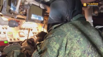 Экипажи БМП-3 группировки войск "Днепр" отрабатывают комплекс учебно-боевых задач на полигоне
