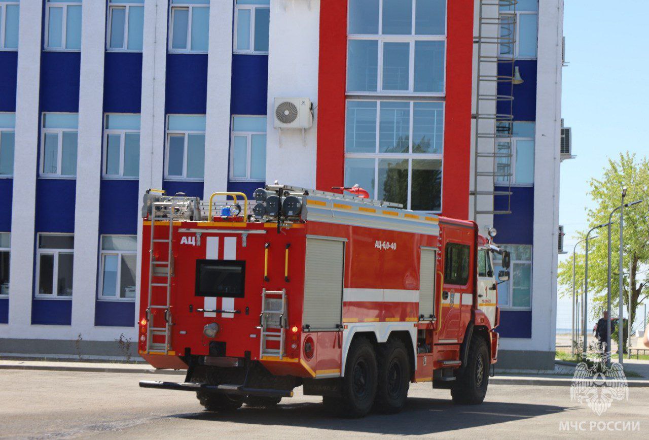 #МЧСсводзасутки. За минувшие сутки пожарно-спасательные подразделения МЧС Херсонской области реагировали на: 2техногенный пожара;