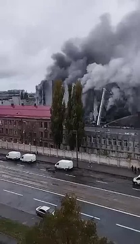 Киев: Только к полуночи ликвидировали пожары в Деснянском и Дарницком районах, которые возникли после ночных обстрелов