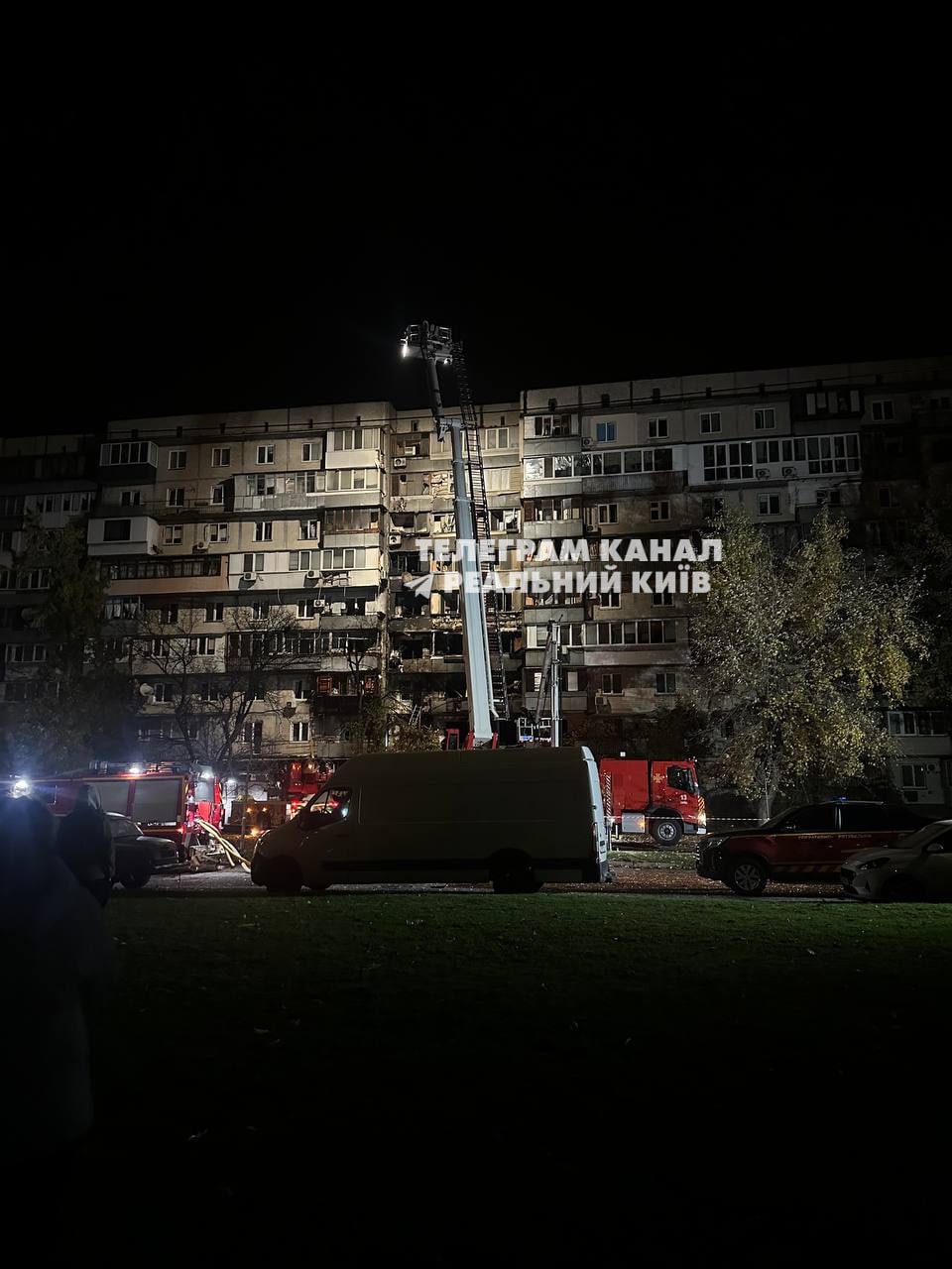 Киев: Только к полуночи ликвидировали пожары в Деснянском и Дарницком районах, которые возникли после ночных обстрелов Киев: Только к полуночи ликвидировали пожары в Деснянском и Дарницком районах, которые возникли после ночных обстрелов