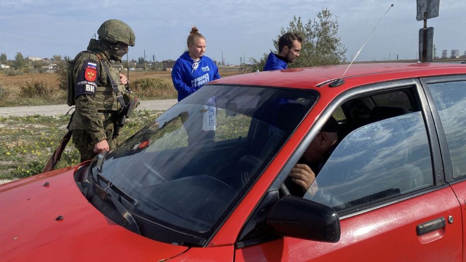 «Единая Россия» и «Молодая Гвардия» вместе с Военной комендатурой провели поздравительную акцию в честь Дня автомобилиста «Единая Россия» и «Молодая Гвардия» вместе с Военной комендатурой провели поздравительную акцию в честь Дня автомобилиста