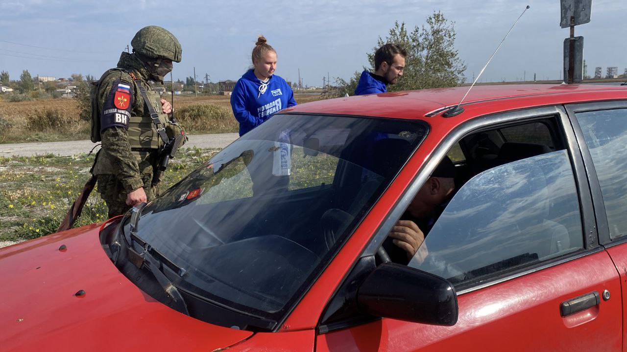 «Единая Россия» и «Молодая Гвардия» вместе с Военной комендатурой провели поздравительную акцию в честь Дня автомобилиста «Единая Россия» и «Молодая Гвардия» вместе с Военной комендатурой провели поздравительную акцию в честь Дня автомобилиста