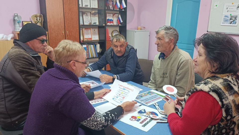 В Богдановском учреждении культуры ко Дню автомобилиста прошел круглый стол «Удачи на любых дорогах» В Богдановском учреждении культуры ко Дню автомобилиста прошел круглый стол «Удачи на любых дорогах»