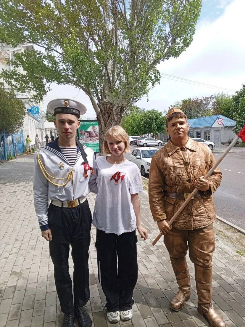 Школьные будни Первых. Друзья, поздравляем вас с наступившими каникулами! И хотим поделиться с вами историей активистки Движения Первых Анастасии Кряквиной, которая рассказала нам, как прошла ее первая четверть Школьные будни Первых. Друзья, поздравляем вас с наступившими каникулами! И хотим поделиться с вами историей активистки Движения Первых Анастасии Кряквиной, которая рассказала нам, как прошла ее первая четверть