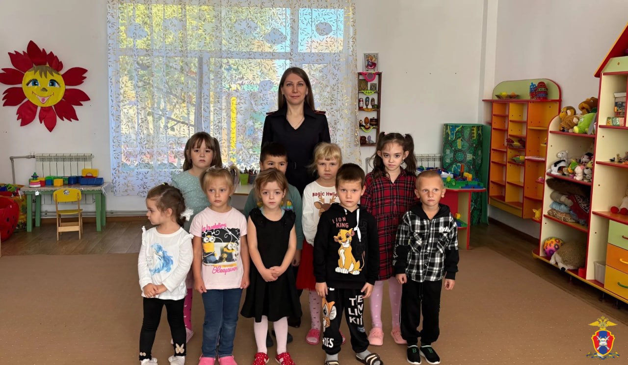 В Голопристанском округе Херсонской области сотрудники Госавтоинспекции провели профилактическое занятие с детсадовцами