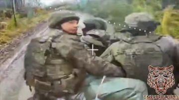 Трое в багги не считая дрона