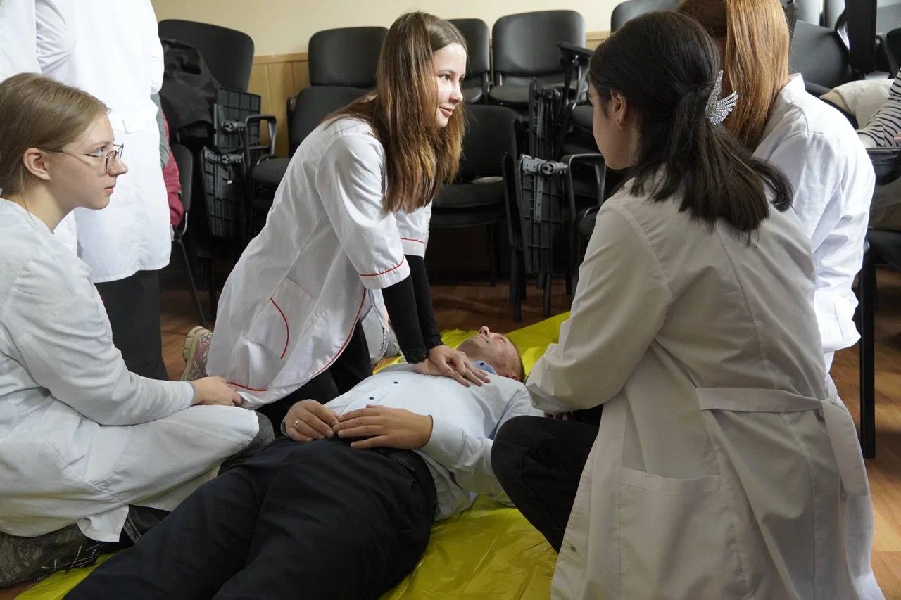В Геническе прошли соревнования по оказанию медицинской помощи В Геническе прошли соревнования по оказанию медицинской помощи