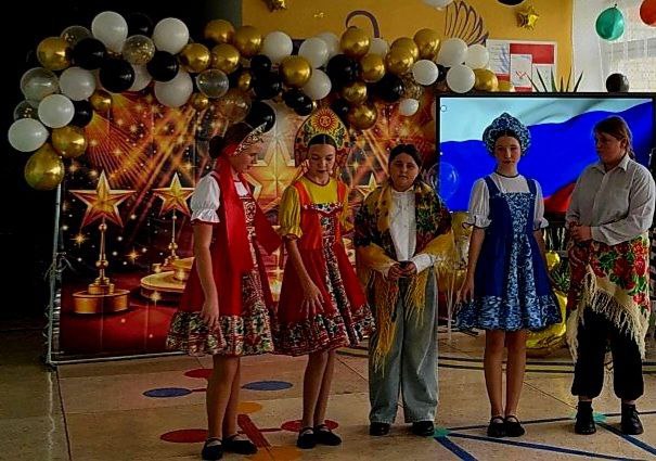 Хлебодаровская школа отметила свой юбилей Хлебодаровская школа отметила свой юбилей