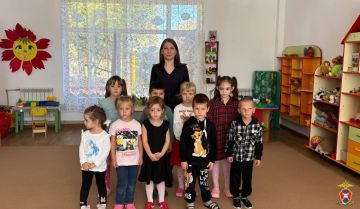 В Голопристанском округе Херсонской области сотрудники Госавтоинспекции провели профилактическое занятие с детсадовцами