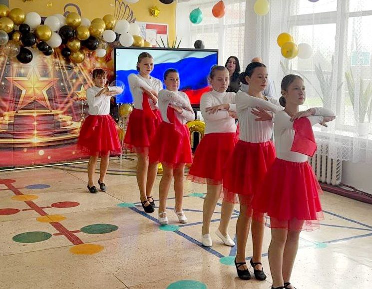 Хлебодаровская школа отметила свой юбилей Хлебодаровская школа отметила свой юбилей