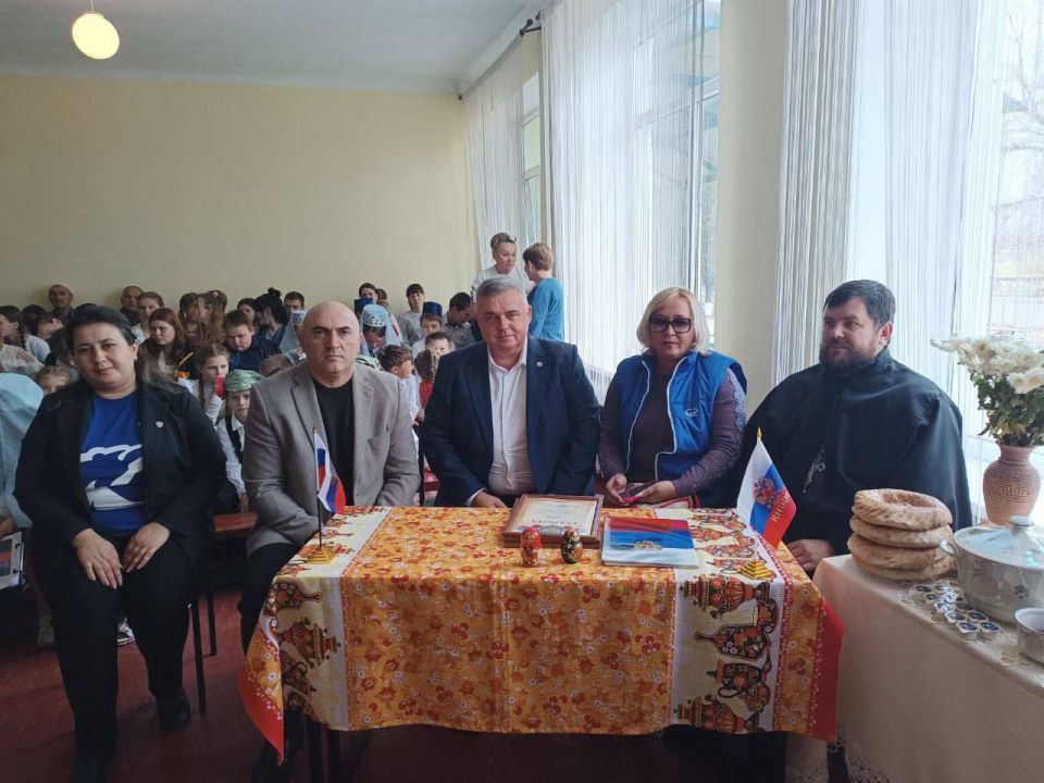 Волшебный фестиваль дружбы народов в Нижнеторгаивской школе! Волшебный фестиваль дружбы народов в Нижнеторгаивской школе!