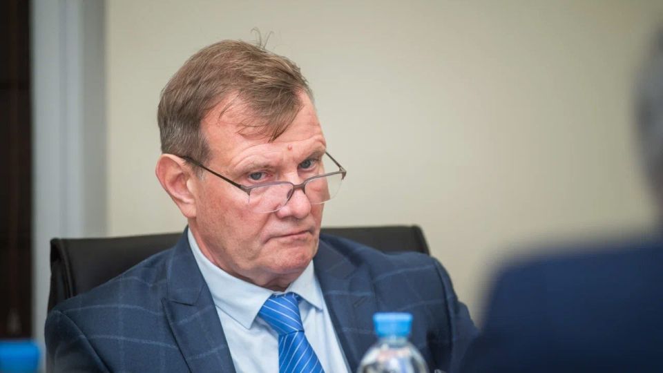 Владимир Сальдо провел совещание с рабочей группой по строительству жилья и медобъектов на Херсонщине Владимир Сальдо провел совещание с рабочей группой по строительству жилья и медобъектов на Херсонщине