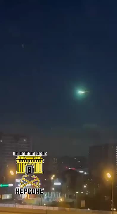 Яркий объект, озаривший небо над Москвой и областью в ночь на 27 октября, по мнению лаборатории солнечной астрономии РАН, является метеоритом или обломком космического мусора