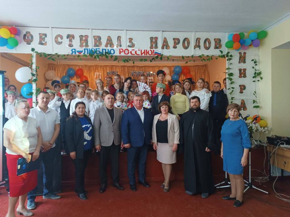 Волшебный фестиваль дружбы народов в Нижнеторгаивской школе! Волшебный фестиваль дружбы народов в Нижнеторгаивской школе!