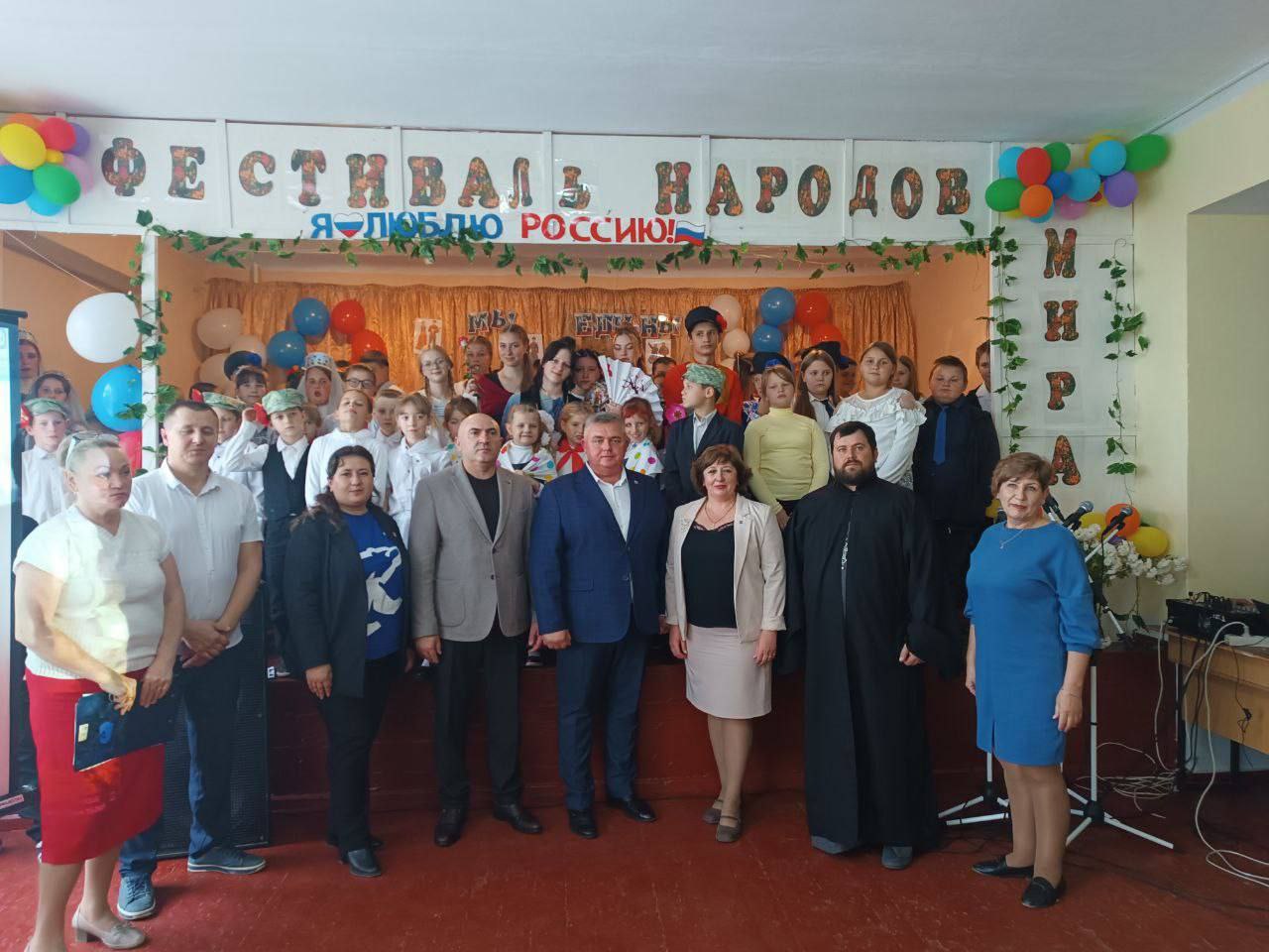 Волшебный фестиваль дружбы народов в Нижнеторгаивской школе! Волшебный фестиваль дружбы народов в Нижнеторгаивской школе!