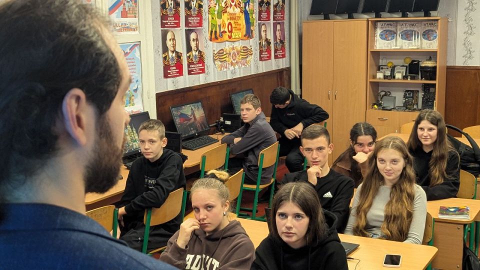 В Новоалексеевской школе №1 прошел урок о цифровых привычках В Новоалексеевской школе №1 прошел урок о цифровых привычках