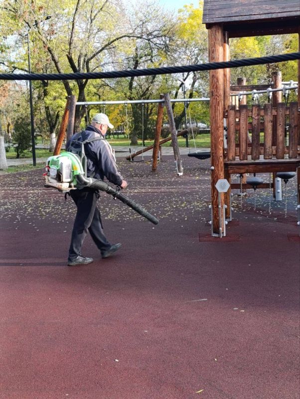 Коммунальные службы Генического округа благоустраивают населенные пункты Коммунальные службы Генического округа благоустраивают населенные пункты