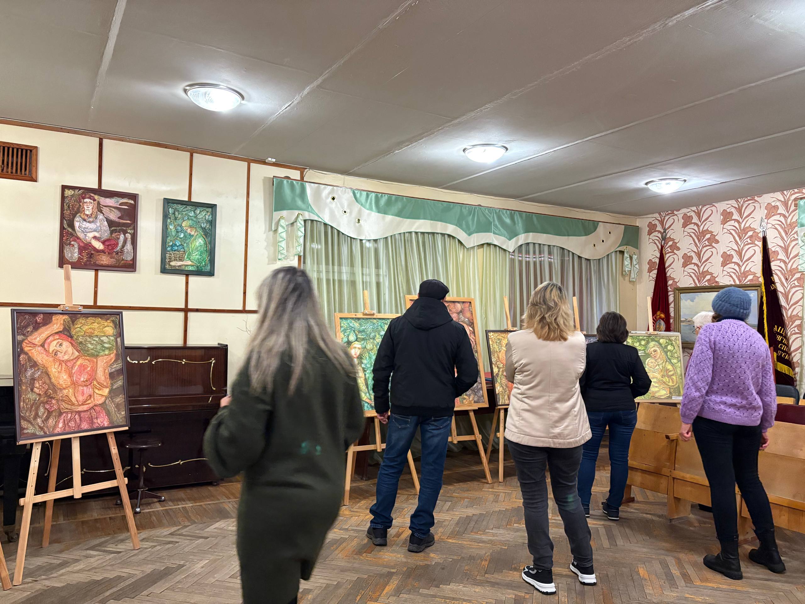 Владимир Оганесов: Коллеги, друзья, земляки!. Приглашаю Вас на художественную выставку, открывшуюся в нашем городе в преддверии Дня народного единства Владимир Оганесов: Коллеги, друзья, земляки!. Приглашаю Вас на художественную выставку, открывшуюся в нашем городе в преддверии Дня народного единства