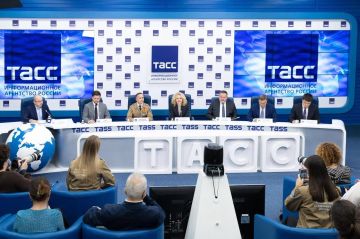 Антон Котяков рассказал о развитии проектов по трудоустройству молодежи