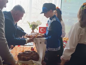 Волшебный фестиваль дружбы народов в Нижнеторгаивской школе!