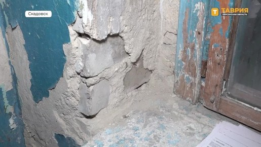 Глава Скадовского округа Александр Дудка встретился с жителями общежития "Золотая Нива", у которых накопился долг за услуги водоснабжения