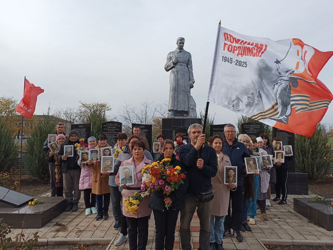 Торжественное возложение цветов в селе Нижние Торгаи: Почтение героям Великой Отечественной войны!